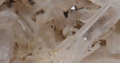 Cuarzo mineral con brillo vítreo